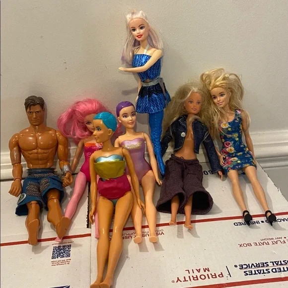 5 pounds of 16 dolls with a male good condition can’t be combined - Picture 2 of 2